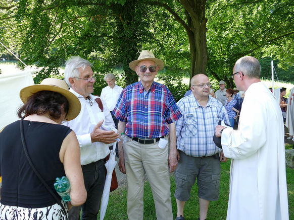 Festgottesdienst zum 1.000 Todestag des Heiligen Heimerads auf dem Hasunger Berg (Foto: Karl-Franz Thiede) Festgottesdienst zum 1.000 Todestag des Heiligen Heimerads auf dem Hasunger Berg (Foto: Karl-Franz Thiede)